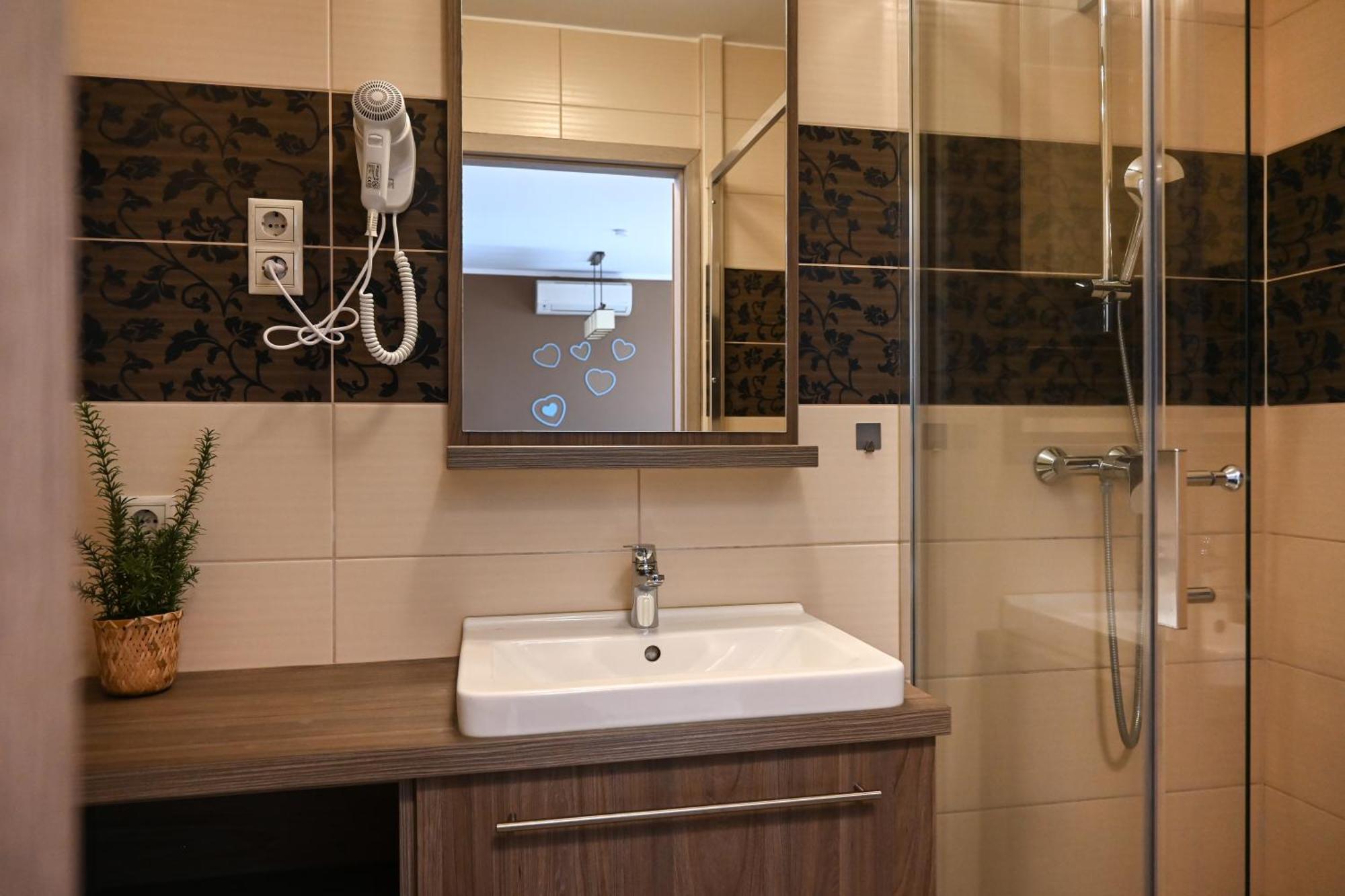 Zafir Apartman ชาร์วาร์ ภายนอก รูปภาพ