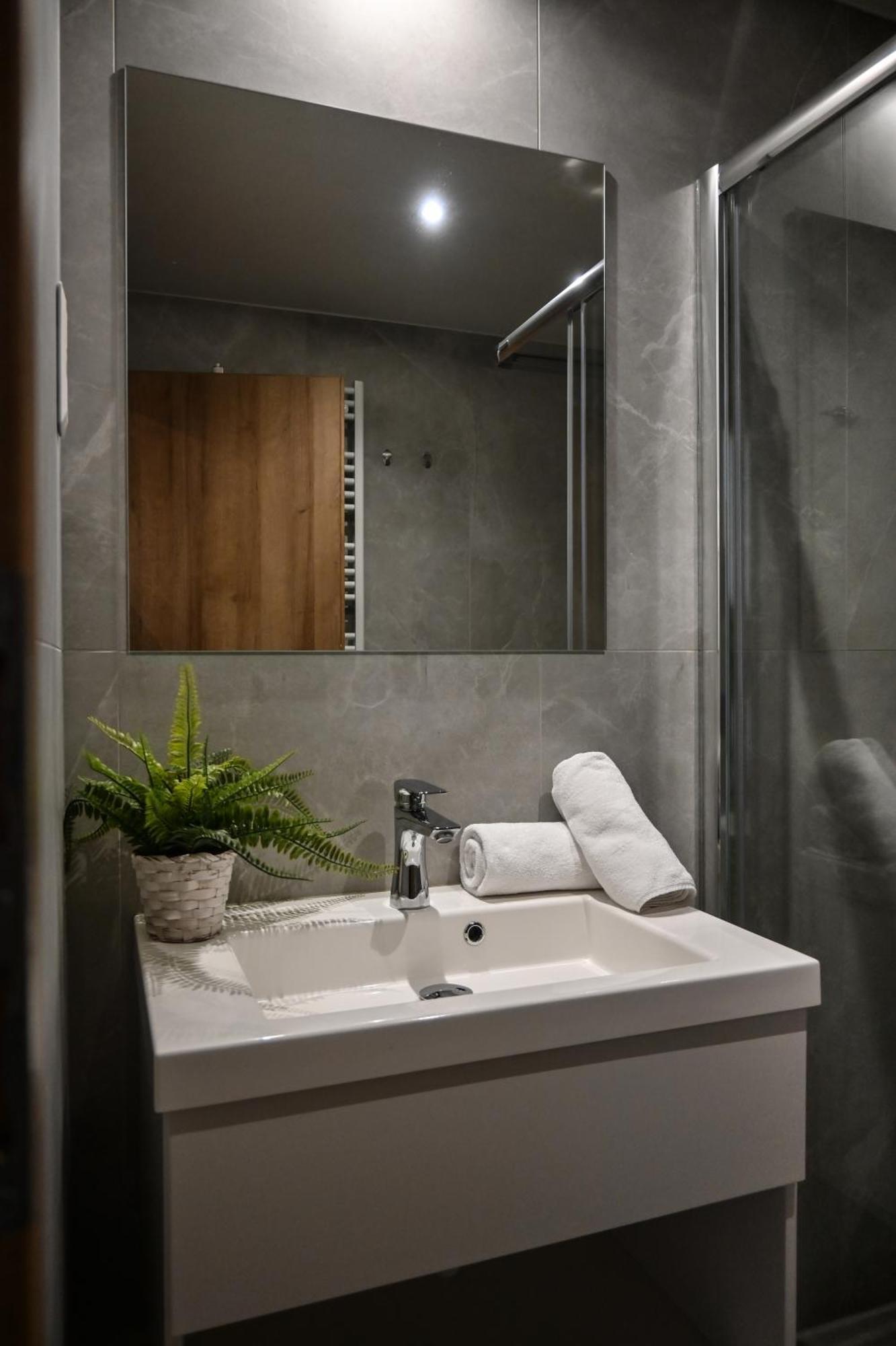 Zafir Apartman ชาร์วาร์ ภายนอก รูปภาพ